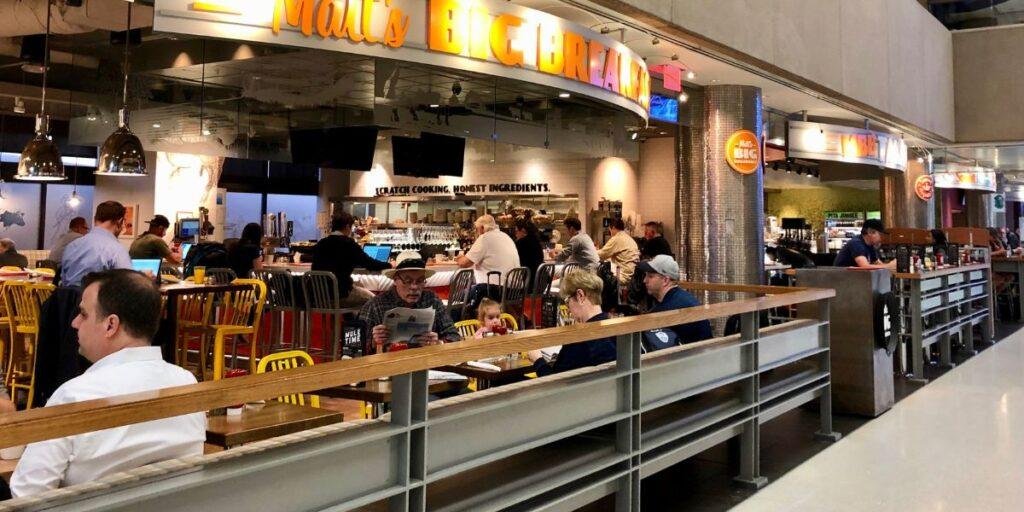 Food and Shops Level 4 at United Sky Harbor Terminal 