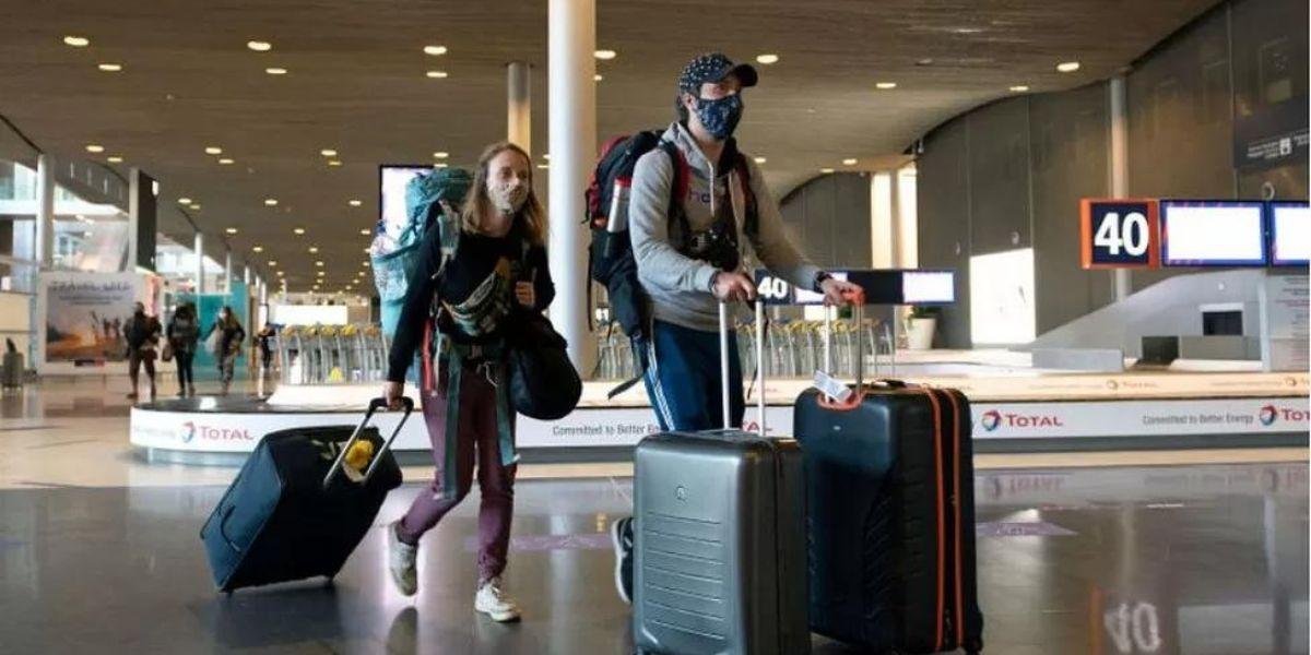 Does United Airlines Charge for Bags? (Fees, Weight, Policy)